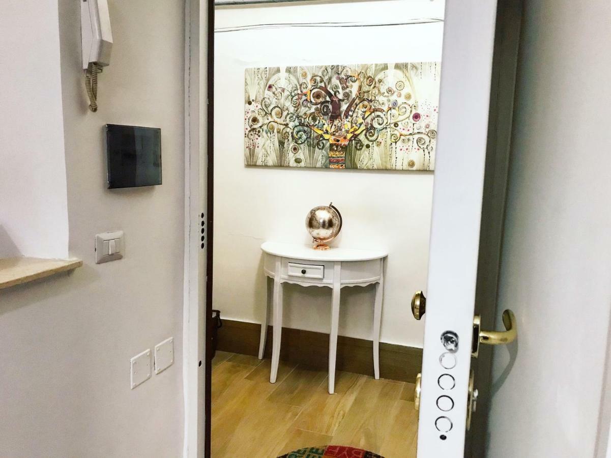 Casa G&G Pignasecca 2 Nel Cuore Di Napoli Bagian luar foto